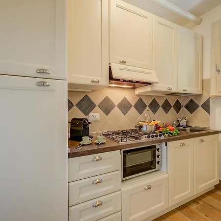 La Casa Accanto With Shared Pool - Happy Apartment